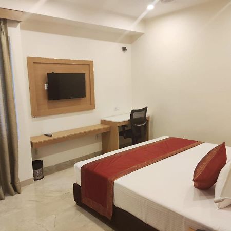 Hotel Xenia Varanasi Dış mekan fotoğraf